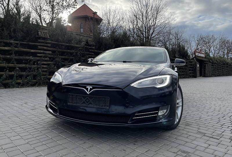 Tesla Model S 2014