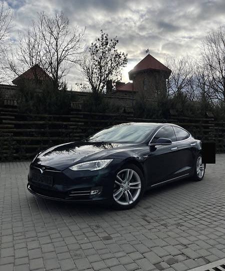Tesla Model S 2014