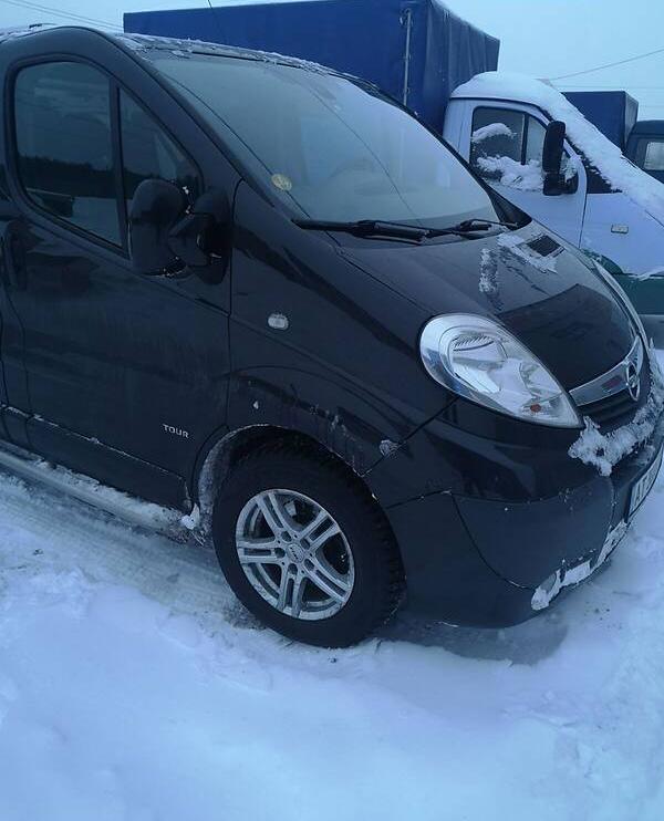 Opel Vivaro пасс. Tour  2010