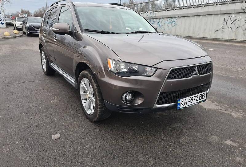Mitsubishi Outlander SE 2010