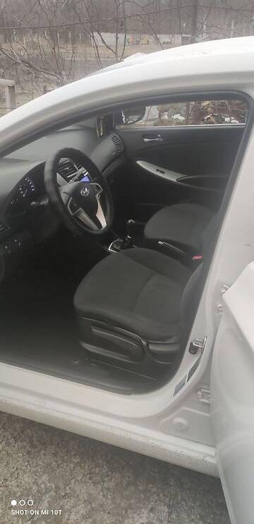 Hyundai Accent 2012