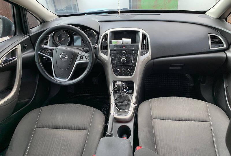 Opel Astra J   2012