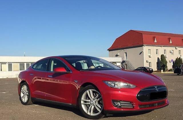 Tesla Model S 2014