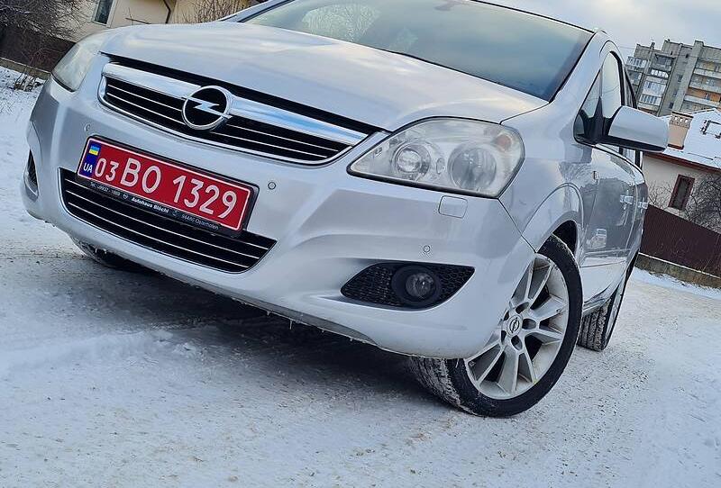 Opel Zafira COSMO 2011
