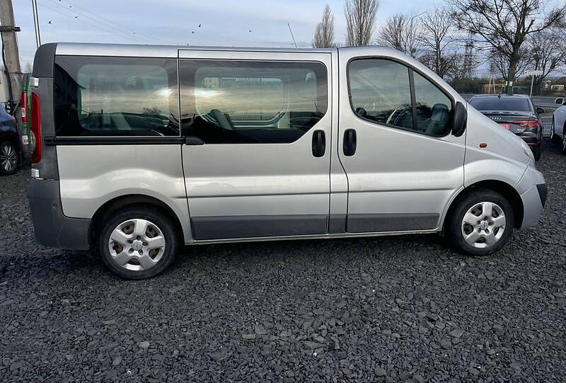 Opel Vivaro пасс. Pessenger 2011