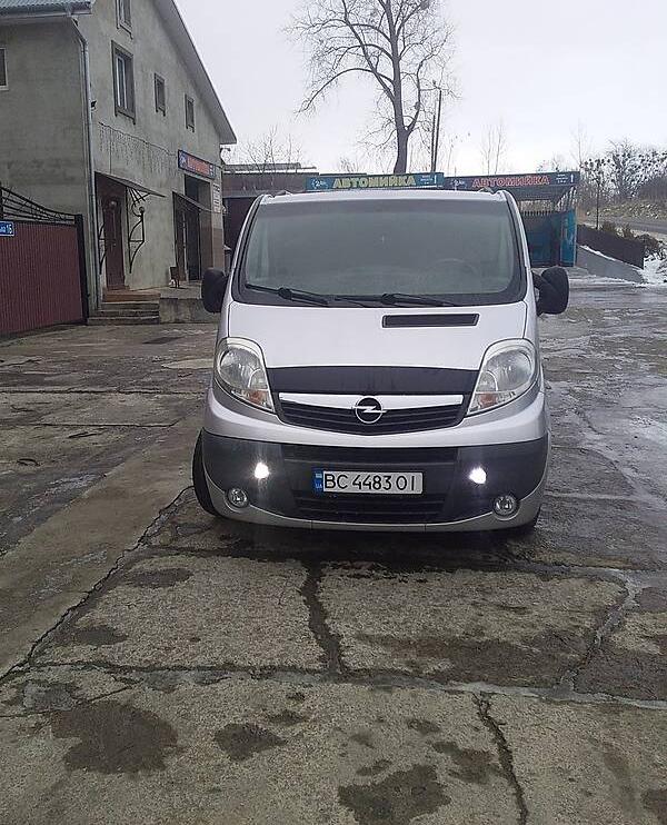 Opel Vivaro пасс. 2012