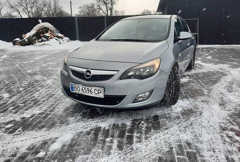 Opel Astra J 2010