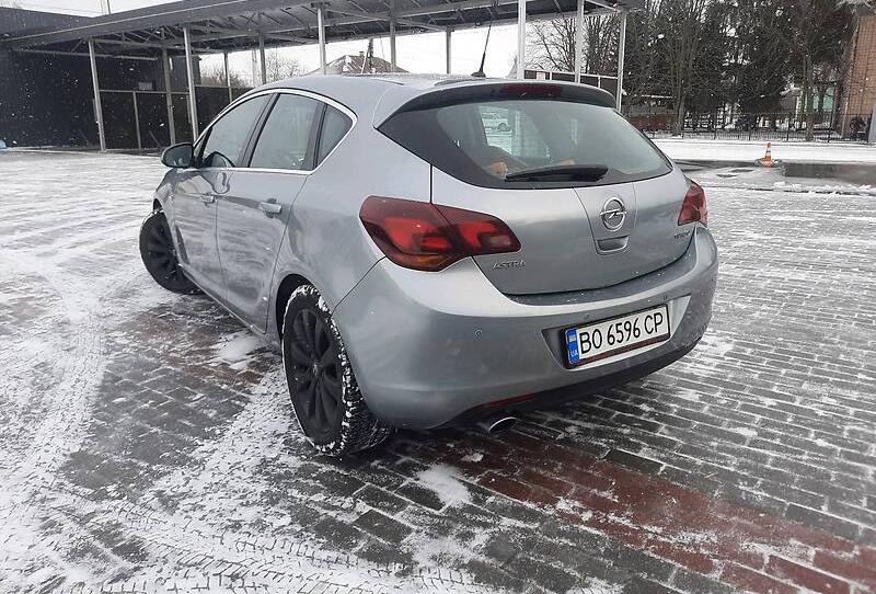 Opel Astra J 2010