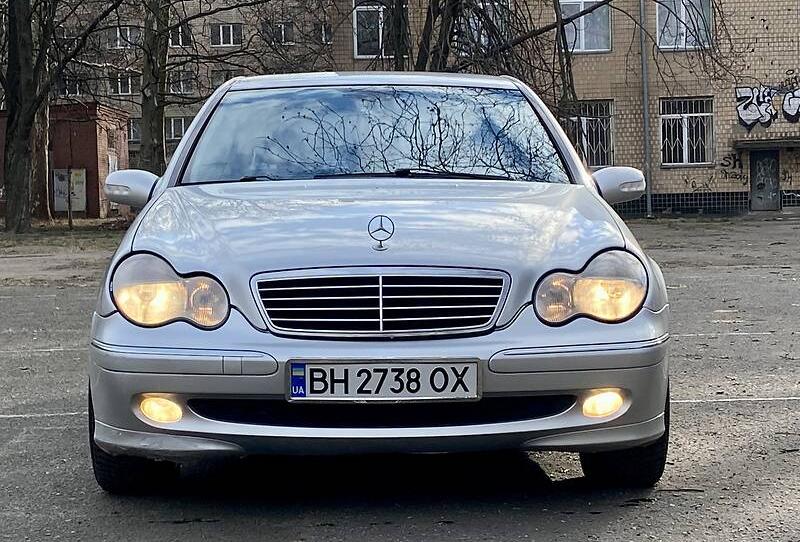Mercedes-Benz C 200 OBSLUZENA  2001
