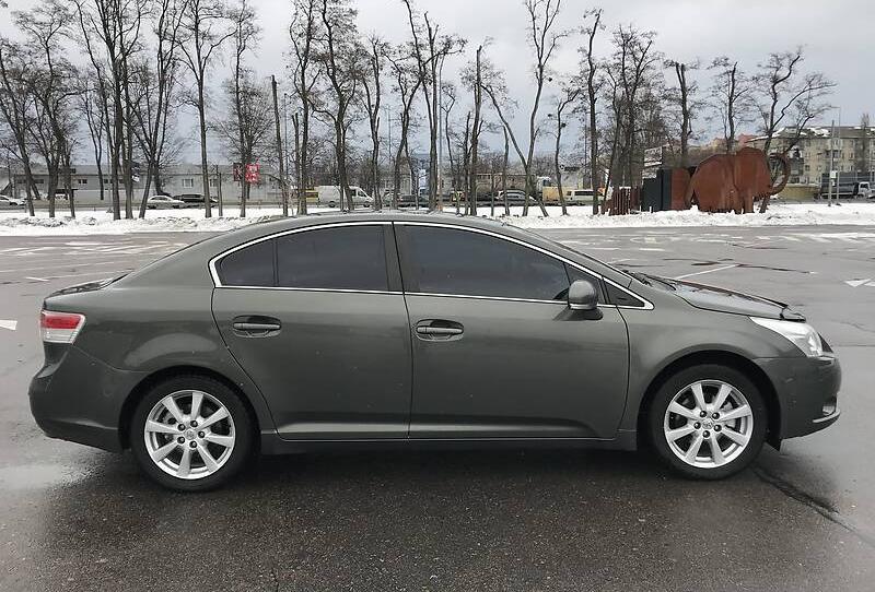 Toyota Avensis 2012