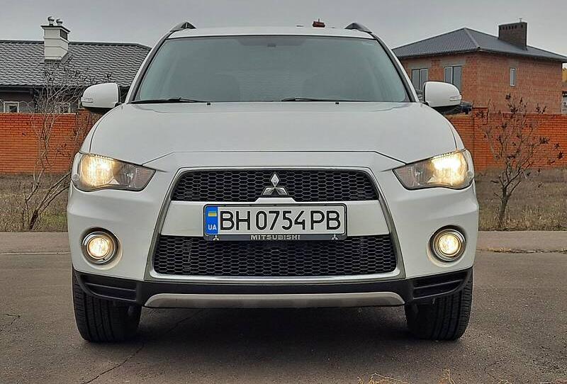 Mitsubishi Outlander XL 2011