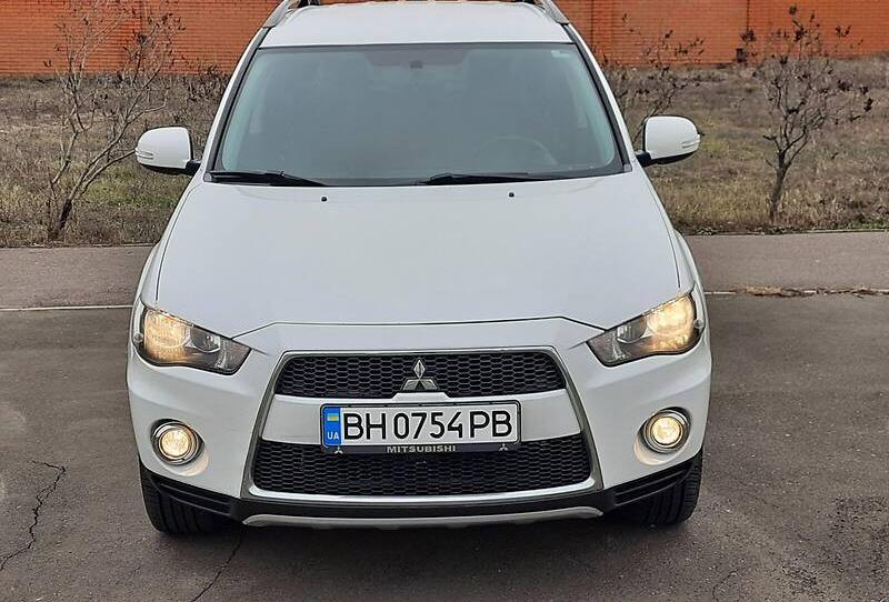 Mitsubishi Outlander XL 2011