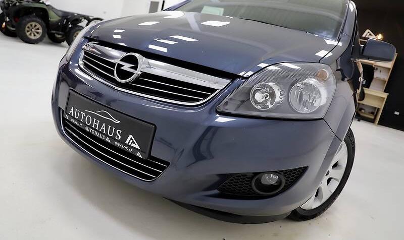 Opel Zafira 2011