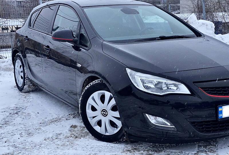 Opel Astra J 2011