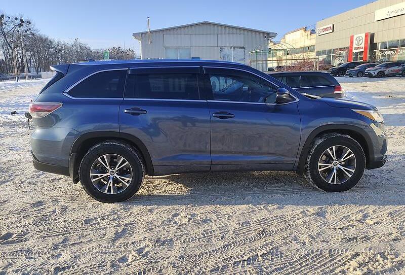 Toyota Highlander XlE 2016
