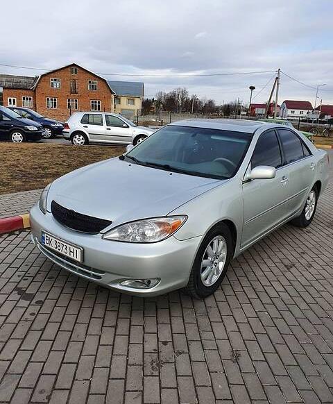 Toyota Camry XLE Max 2004