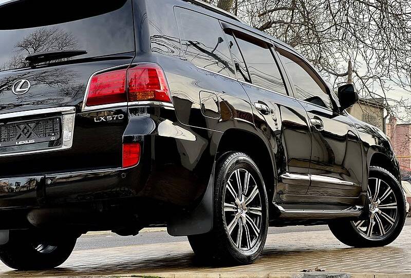 Lexus LX 570 E X C L U S I V E 2011