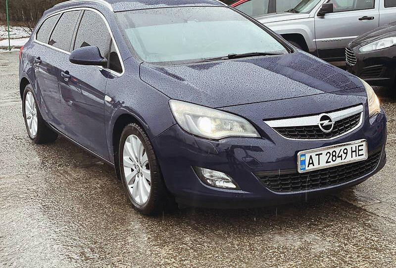 Opel Astra J 2011