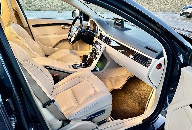 Volvo V70 2010