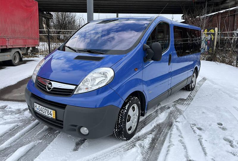 Opel Vivaro пасс. 2011
