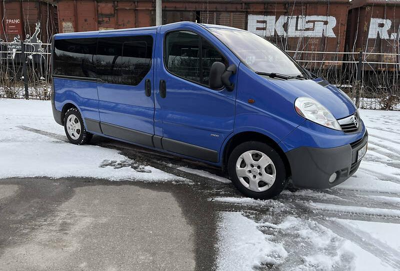 Opel Vivaro пасс. 2011