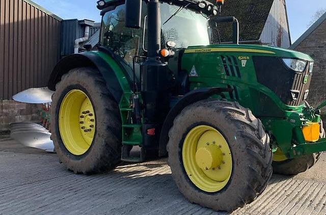 John Deere 6215R 2016