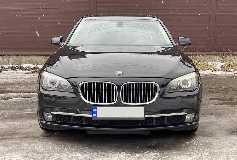 BMW 740 2011