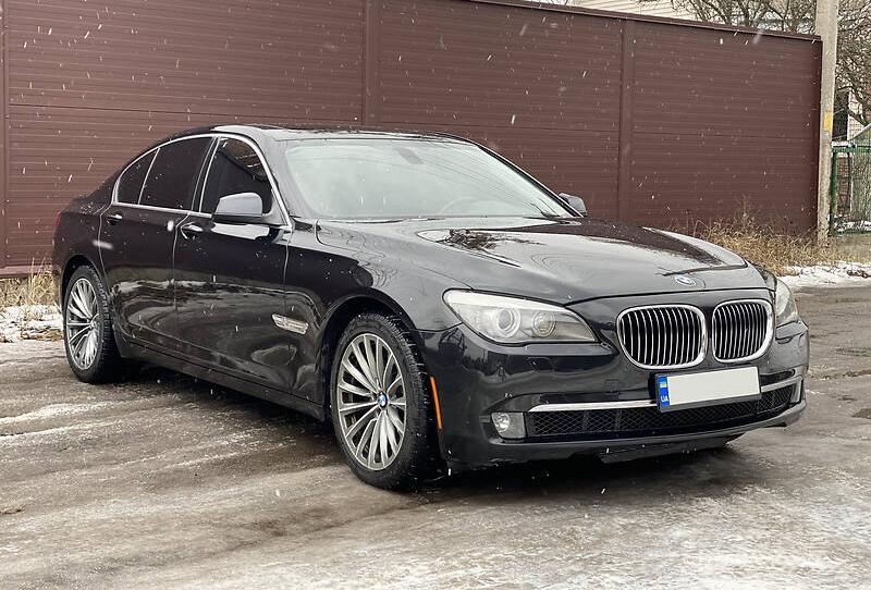 BMW 740 2011