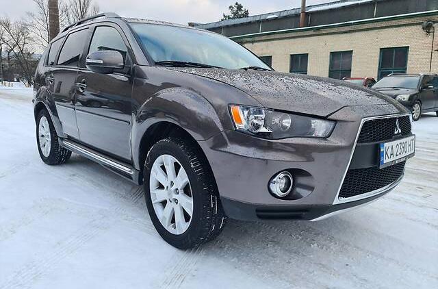 Mitsubishi Outlander XLSE 2012