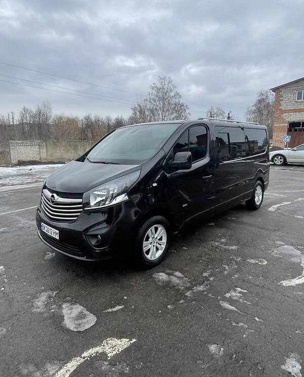 Opel Vivaro пасс. 2017