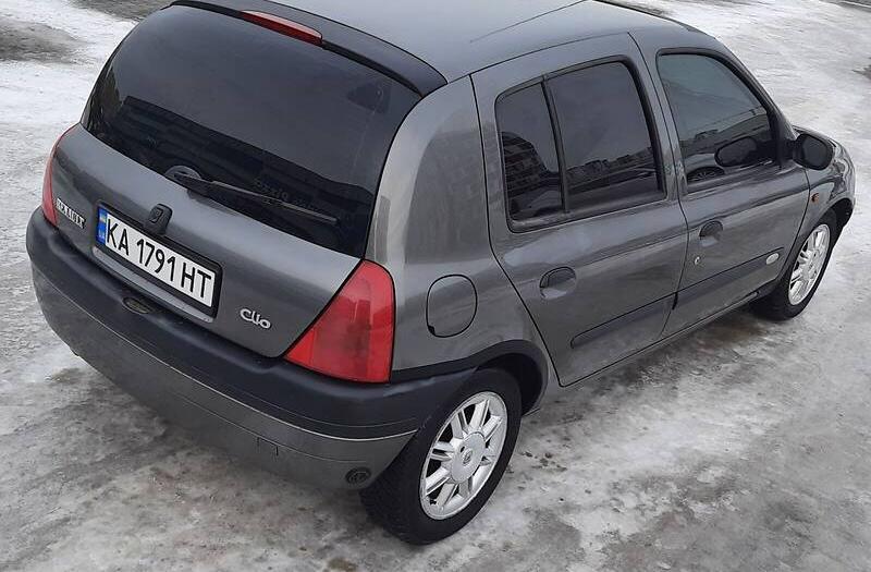 Renault Clio Initiale 2001