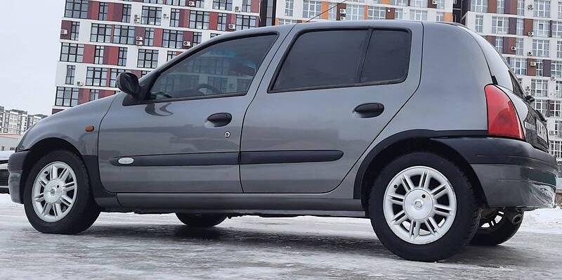 Renault Clio Initiale 2001