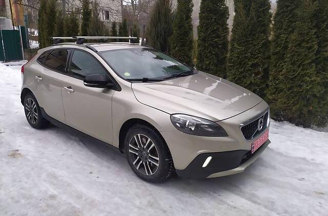 Volvo V40 Cross Country  2016