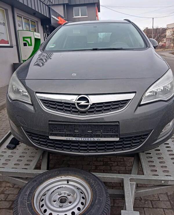 Opel Astra J sport tauer 2011