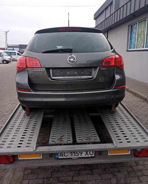 Opel Astra J sport tauer 2011