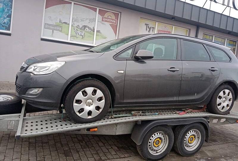 Opel Astra J sport tauer 2011