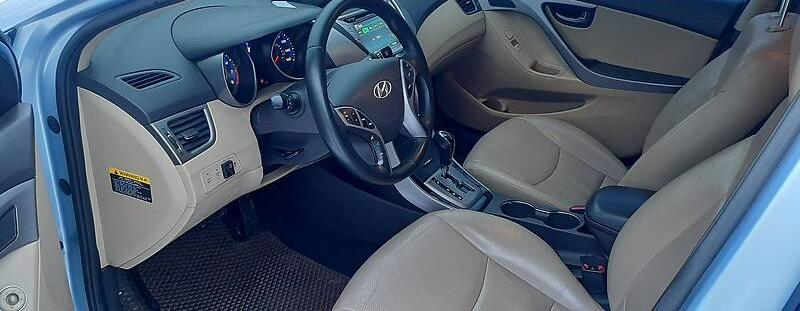 Hyundai Elantra 2012