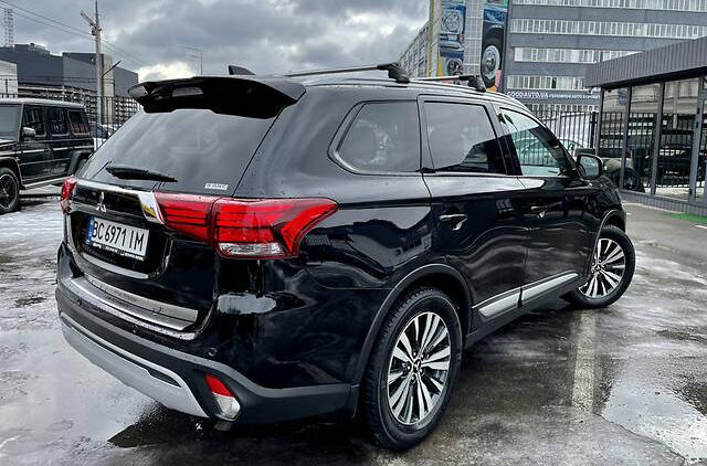 Mitsubishi Outlander ULTIMATE  2019