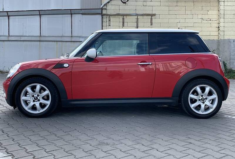 MINI Cooper O B S L U J E N  2008