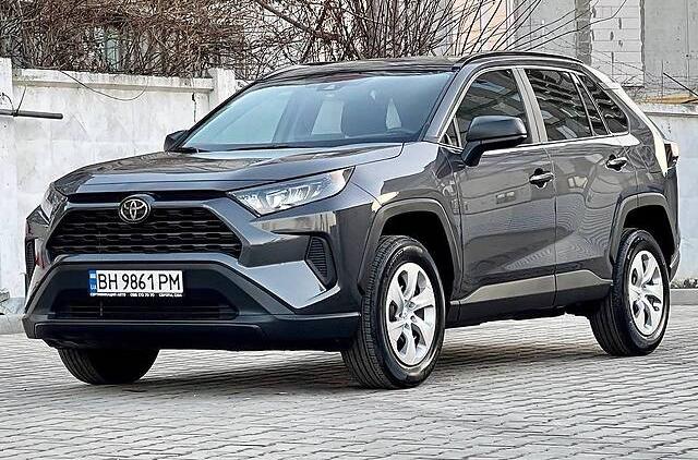 Toyota RAV4 LE 2020
