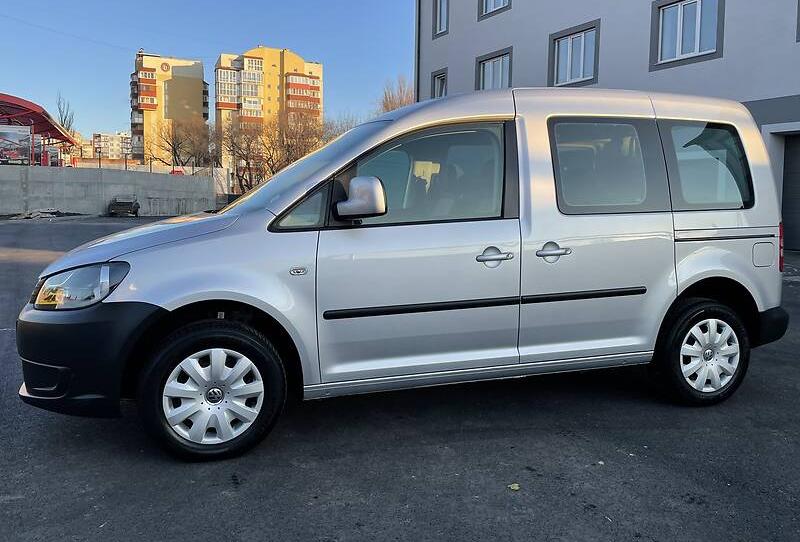Volkswagen Caddy пасс. LIFE 2012