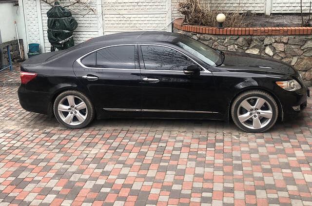 Lexus LS 460 awd  2011