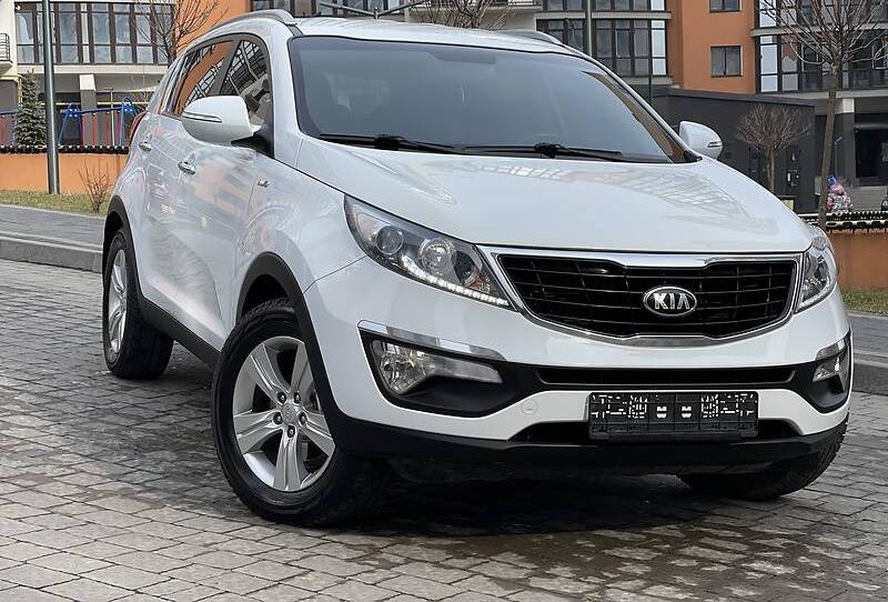 Kia Sportage AWD MID  2013
