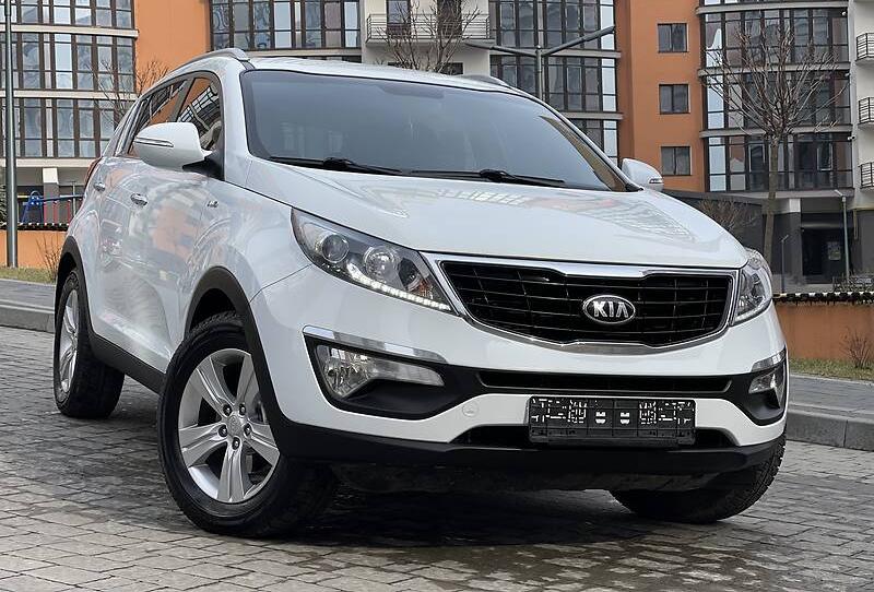Kia Sportage AWD MID  2013