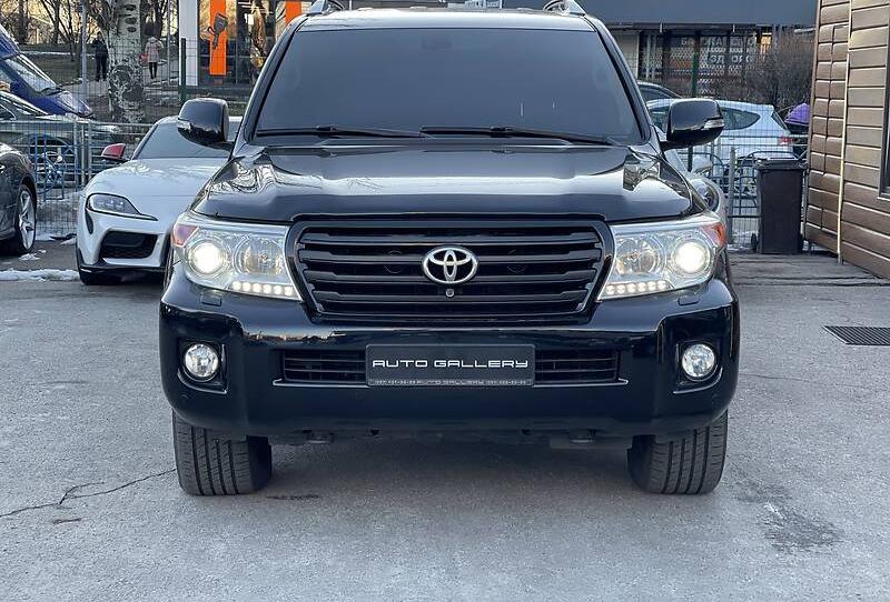 Toyota Land Cruiser 200 2014