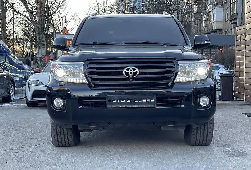 Toyota Land Cruiser 200 2014