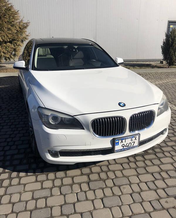 BMW 740 2011