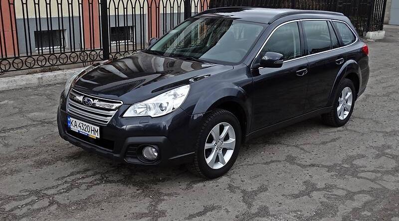 Subaru Outback LE AWD 2013