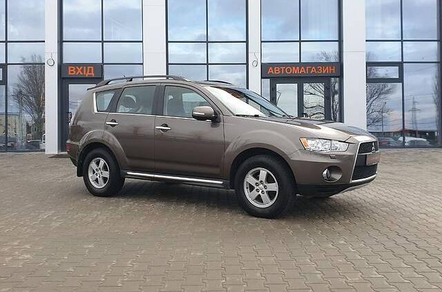 Mitsubishi Outlander XL 2010