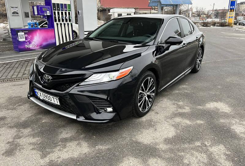 Toyota Camry SE 2020